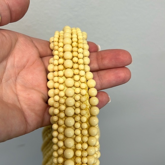 Butter Yellow Beaded Hobo Bag 💛 - Picture 5 of 8